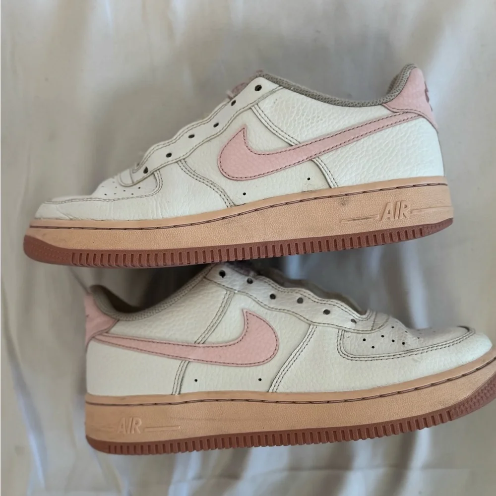 Nike Pink White‎ Air Force 1 Kids Size 5.5 Youth